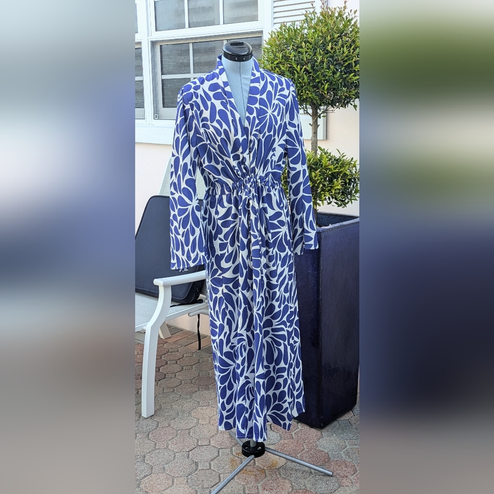 NWOT WOMEN'S DRESS/ROBE M